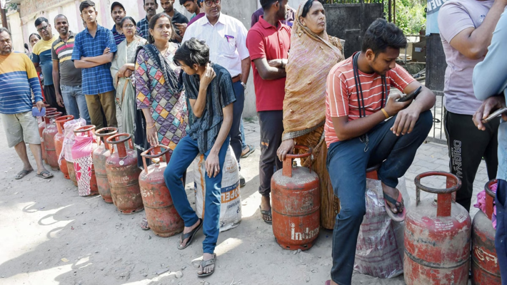 യുദ്ധപ്രതിസന്ധി കനക്കുന്നു: LPG ക്ഷാമം രാജ്യത്ത് ആശങ്ക വർധിപ്പിക്കുന്നു